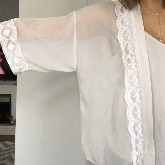 White Kimono/ Lingerie Embroiled- Forever 21 - Picture 3 of 5